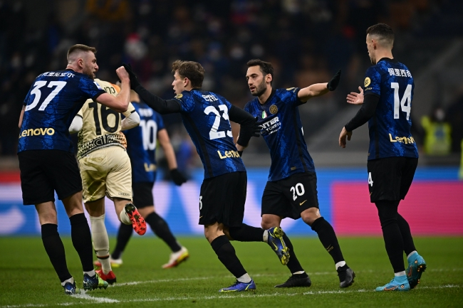 德转33岁+球员身价前10：萨拉赫4500万第1，梅西第7，C罗第9（德转33岁以上球员身价榜前十：萨拉赫4500万领跑，梅西第7，C罗第9）