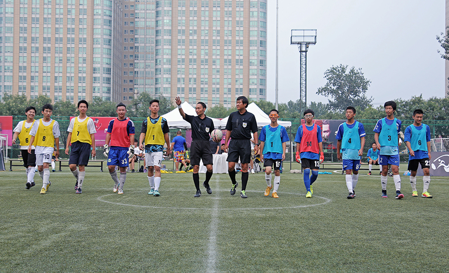 C罗前队友：不喜欢梅西就不喜欢足球！C罗能踢到100岁！（C罗昔日队友：不爱梅西就不算爱足球！C罗能踢到百岁！）