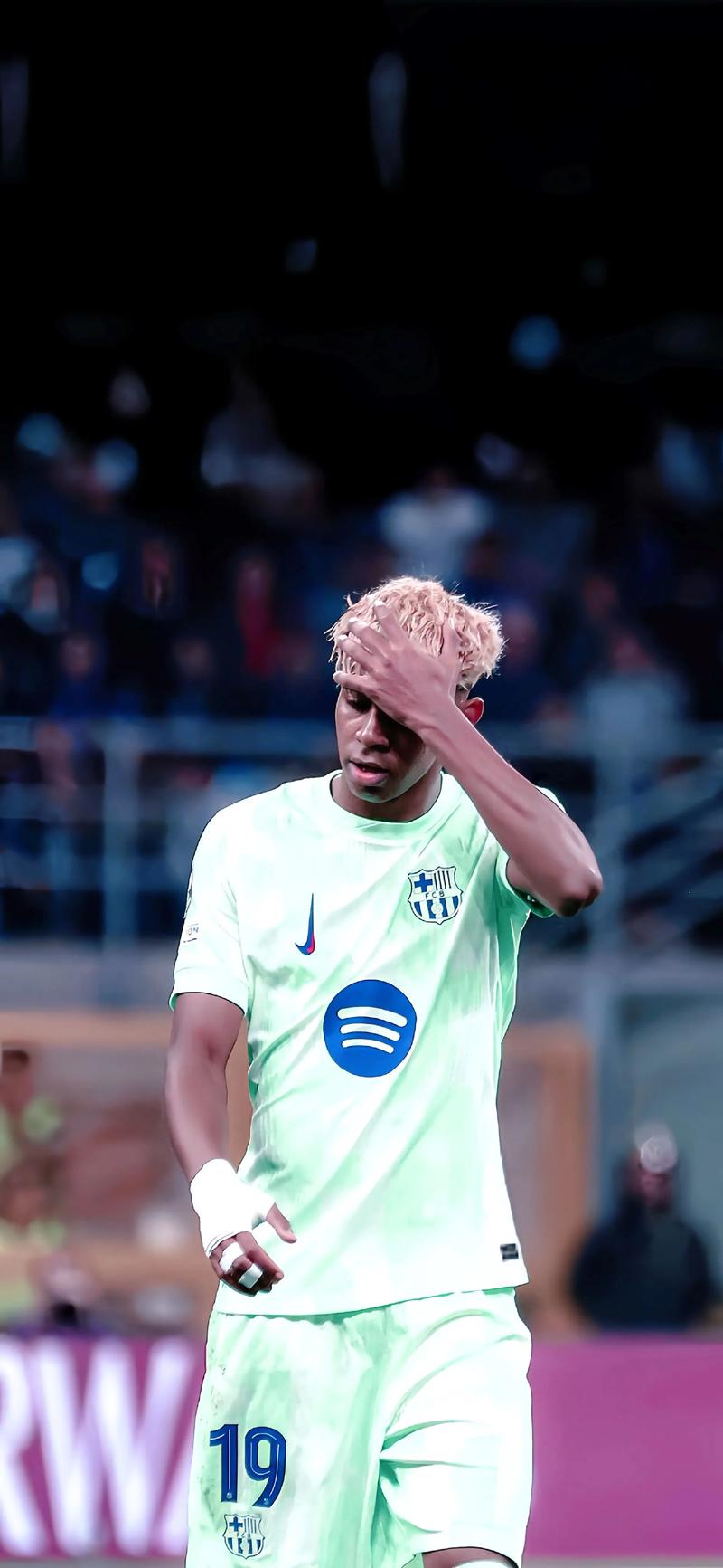 米体：罗马希望租借+买断齐尔克泽，买断费将不低于3500万欧（据米体报道，罗马计划先租后买引进齐尔克泽，买断费用至少3500万欧元）