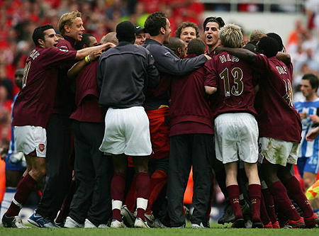 玄学加成！巴西加冕六星就在明年？上次落位C组世界杯夺冠（玄学再现：巴西明年圆六星？上回分入C组最终捧杯）