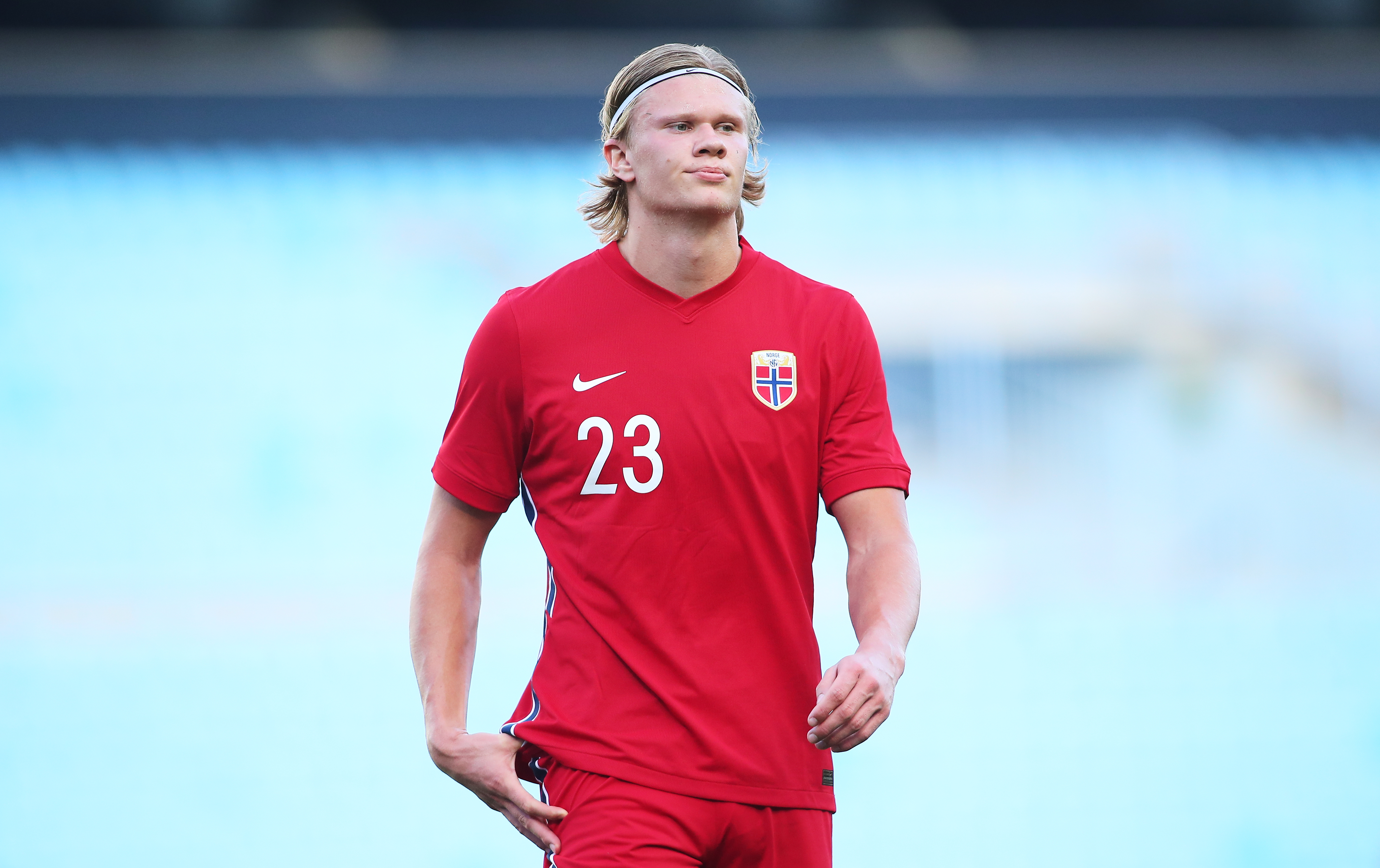 拜仁连续大胜状态恐怖（拜仁火力全开，连场横扫展现统治力）