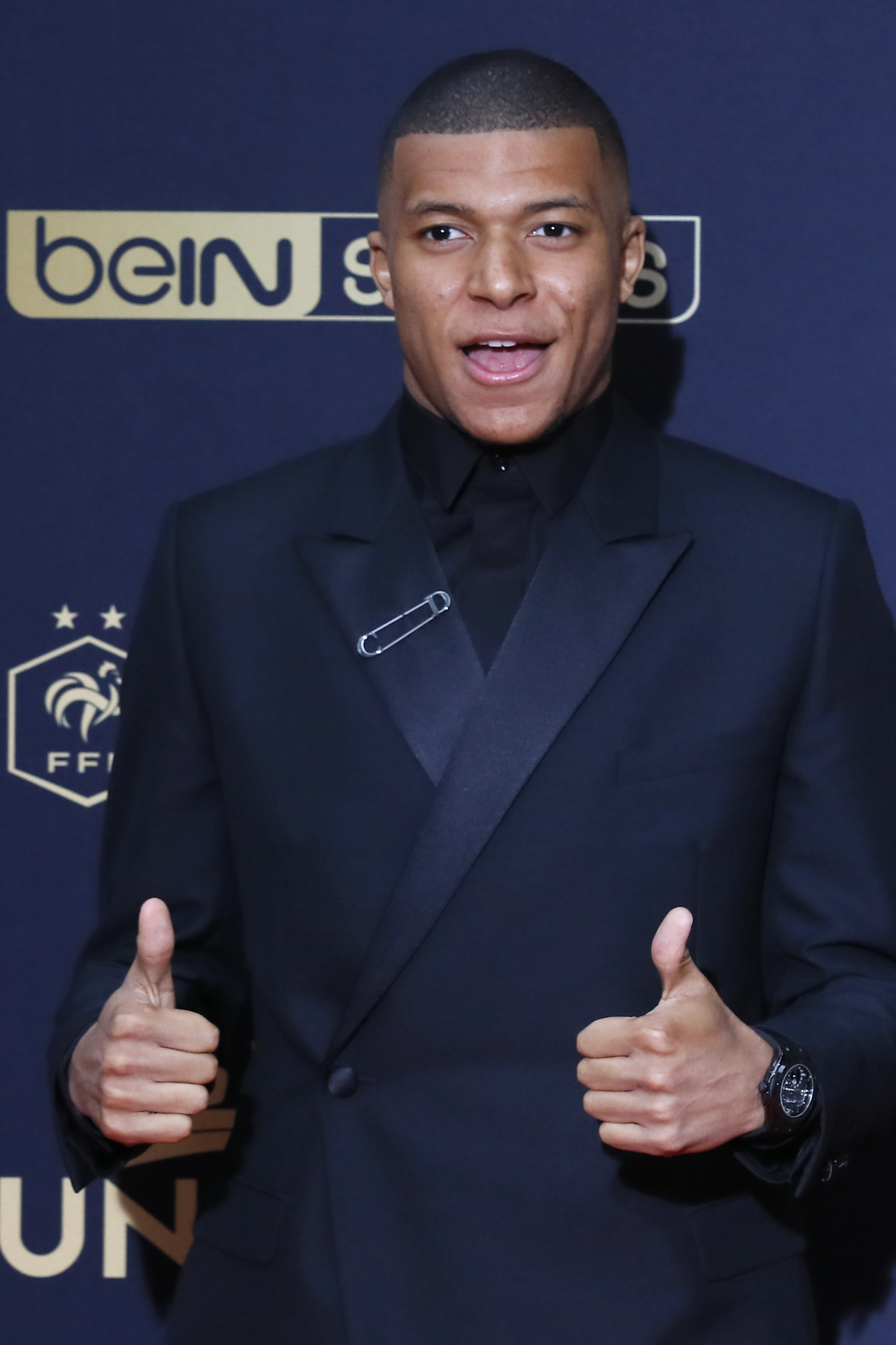 亨利：维尼修斯给了布拉德利喘息的空间，他施加的压力不够大（亨利：维尼修斯让布拉德利有了喘息机会，逼抢力度不足）