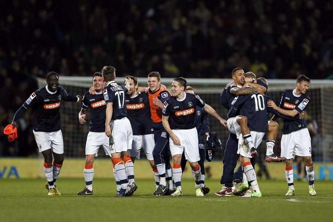 VAR 判罚引发争议（VAR判罚掀起风波）